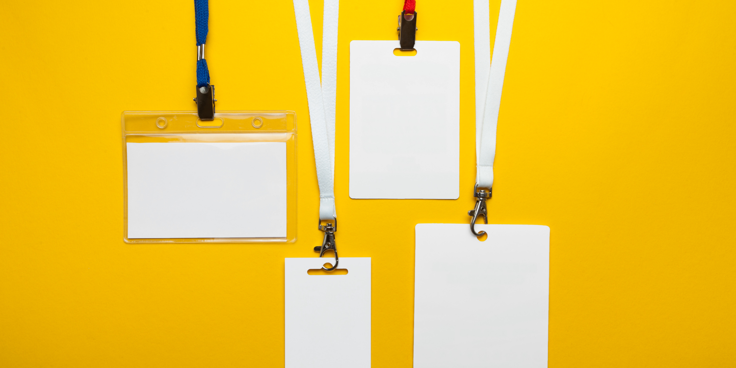 canva Vier Lanyards/Namensschilder mit Umhängeband sind abgebildet