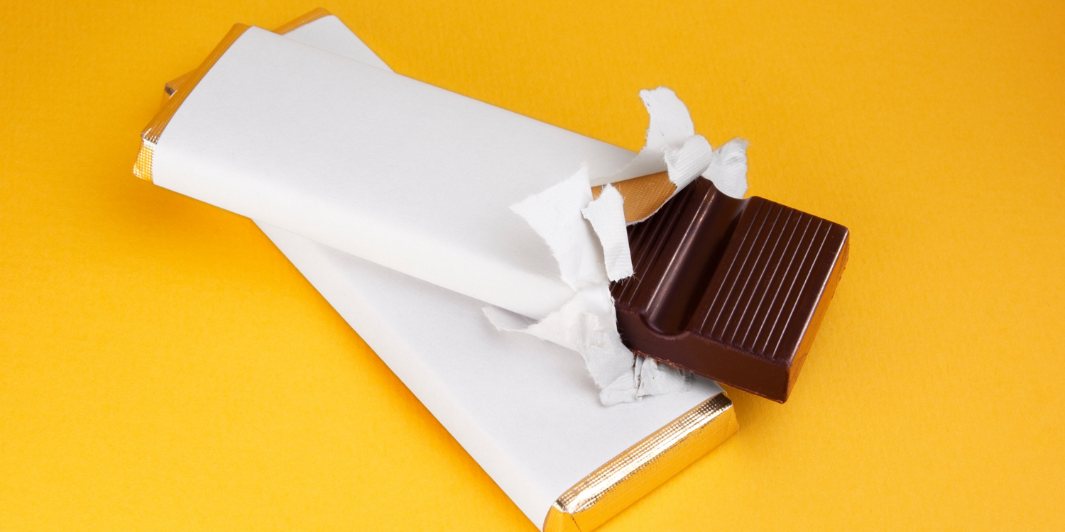 canva zwei Schokoladentafeln. Eine Tafel ist geöffnet